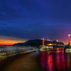 Whitby Harbour Entrance 2 Wallpaper mural